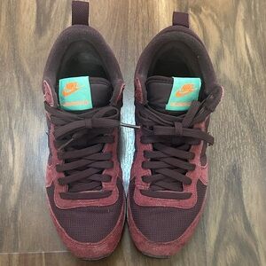 Nike internationalist mid burgundy